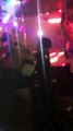 Une bagarre générale éclate dans un strip club le soir du nouvel an