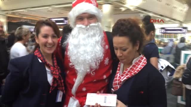 Noel Baba ve Kar Kız Kostümleriyle Bedava Uçtular