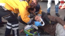Park Halindeki Otomobilin Aniden Açılan Kapısına Çarpan Motosiklet Sürücüsü Yaralandı
