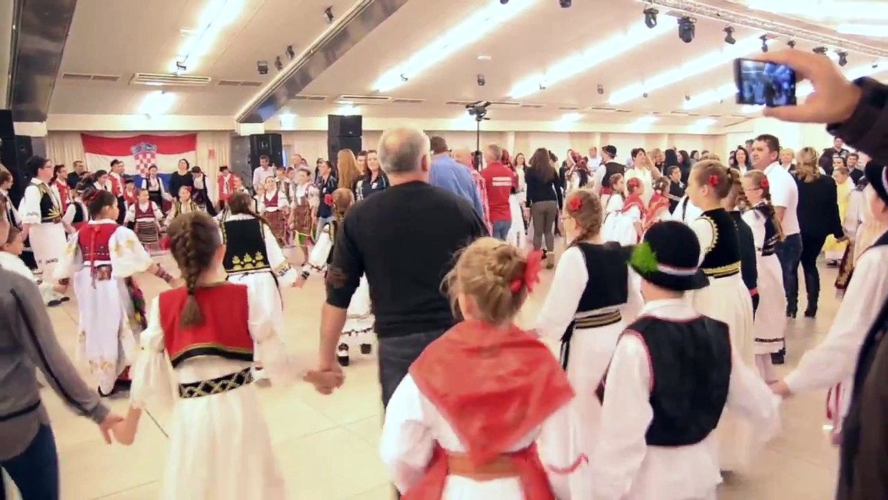 ZAVICAJNI SUSRETI DIJASPORE BEC SMOTRA FOLKLORA HRVATSKIH KUD-ova