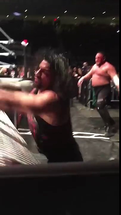 Roman Reigns vs. Samoa Joe stopped at live event due to blood