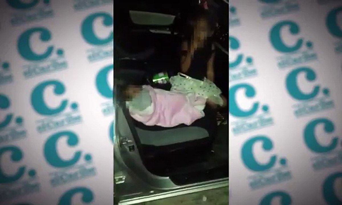 Mujer con hijo en carro