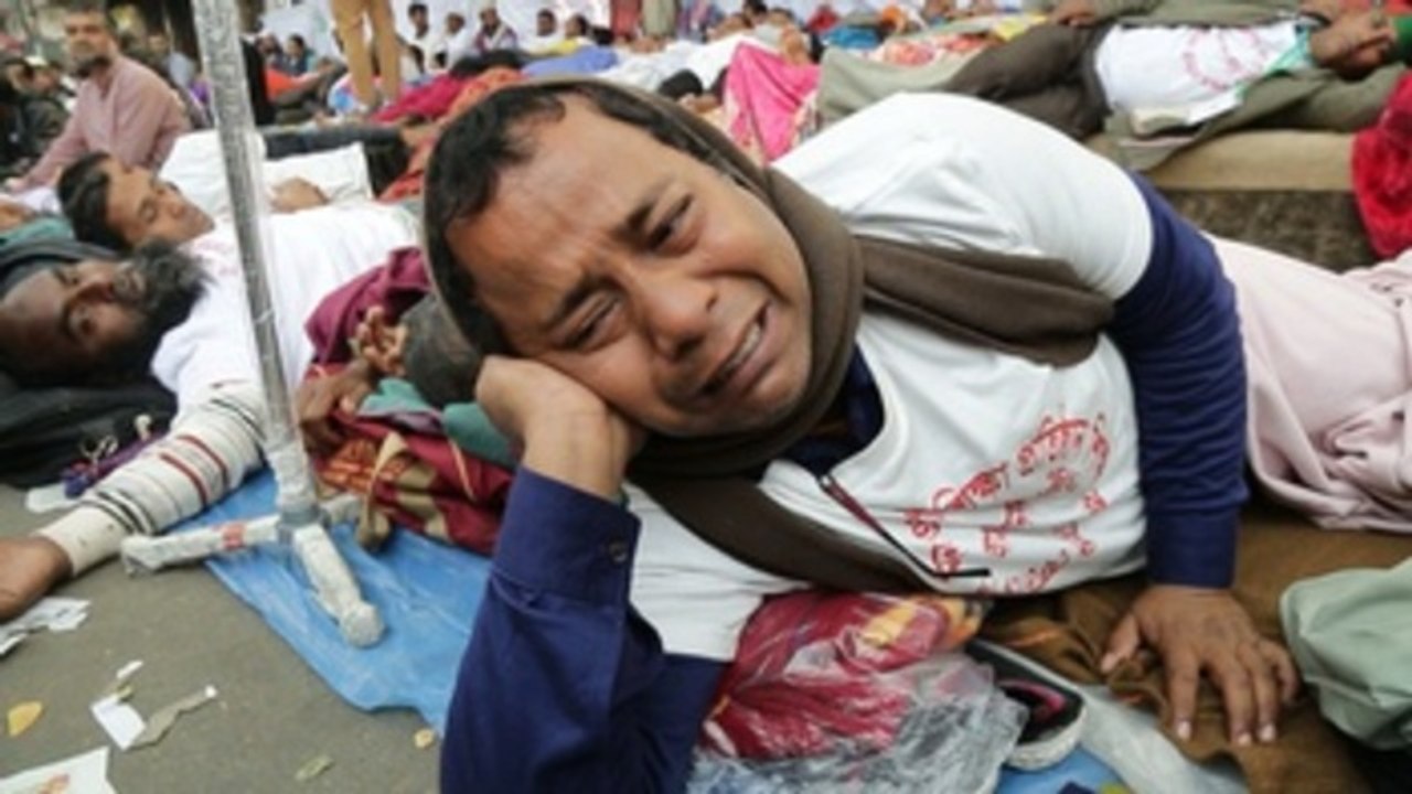 Continúa la huelga de hambre de profesores en Bangladesh