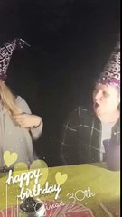 ظهور عفريت خلف فتاة في عيد ميلادها