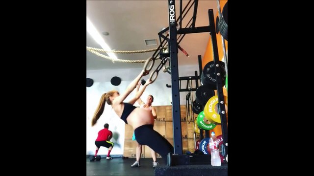 Cette femme enceinte jusqu'au cou continu à faire de la muscu et ça choque tout le monde