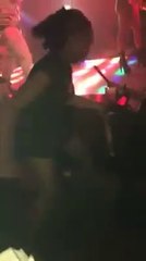 Quand ça dégénère dans un strip club le soir du nouvel an...