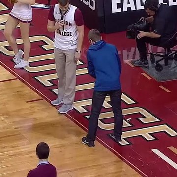 Un putt record lors d'une mi-temps de match de basket