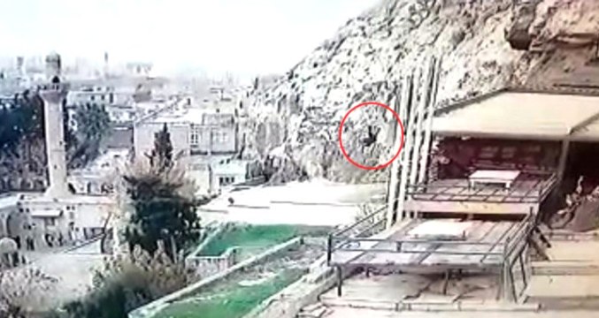 Kalede Selfie Çeken Adamın Düşme Anı Kamerada