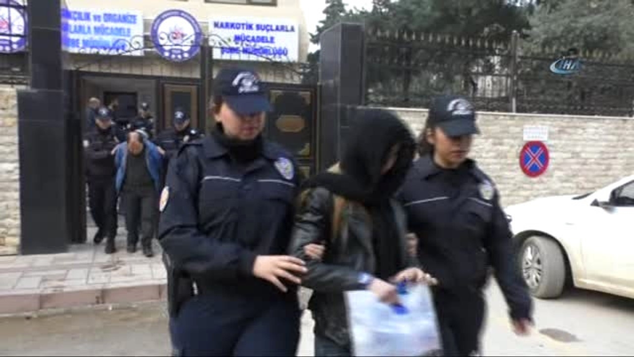 Zanlıdan Gazetecilere "Çek Baba Alem Delikanlı Görsün" Hatay ve Ankara'da Çete Operasyonu: 17...