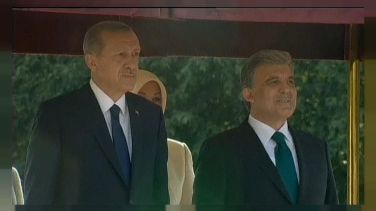 Decreto favorável aos leais de Erdogan provoca choque com Gul