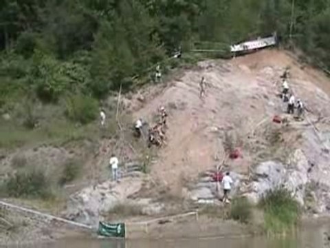 [ENDURO] WEC 2007 - CANADA - Gio SALA helps a Rider [Good