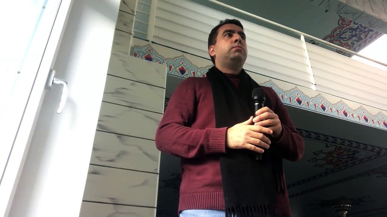 İshøj Mevlana Camii. Danimarka 29/12 -2017. Medine makamı ezan. Hafız Metin Demirtaş. Azan Madinah.أذان مدني علي طريق المؤذن الشيخ عصام بخاري من رحاب الحرم النبوي الشريف بمدينة المنورة. Imitation Sheikh Abdulaziz Bukhari. Imitation Sheikh Essam Bukhari