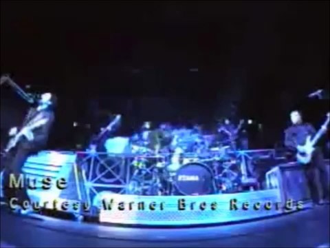 Muse - Hysteria, Universal Amphitheater, KROQ Almost Acoustic Christmas, Los Angeles, CA, USA 12/11/2004