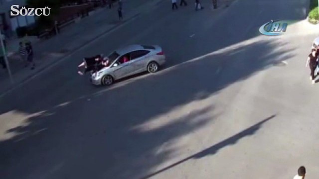 Trafik kurallarına uymayan iki kadın ölümden döndü