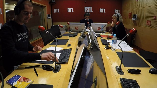 Jetez votre sapin de Noël au fond d'un lac !