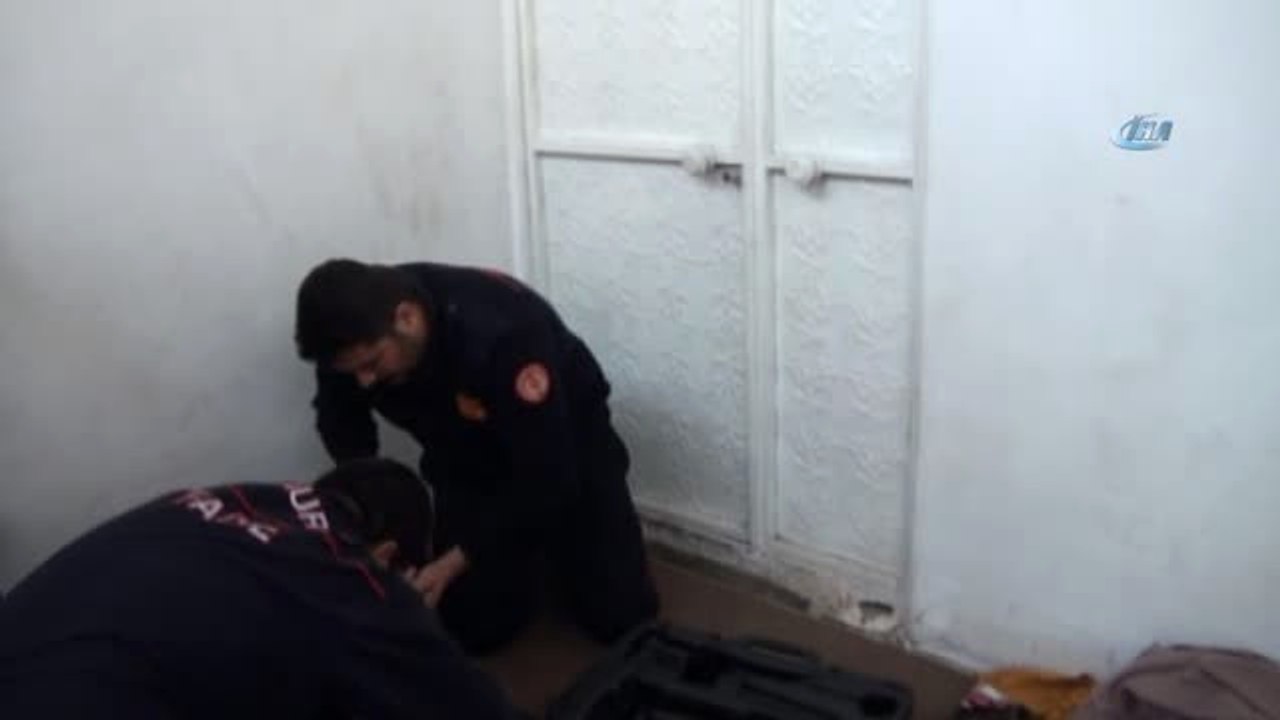 Üzerine Sürgülü Kapıyı Kilitleyen Çocuk, Kapıyı Açamayınca İtfaiye Ekipleri Tarafından Kurtarıldı