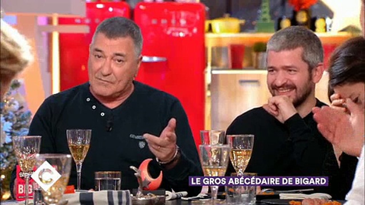 En racontant une blague osée, Jean-Marie Bigard déclenche un fou rire dans "C à vous" - Regardez