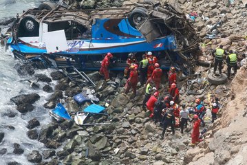 Peru'da Otobüs Uçuruma Devrildi: 48 Ölü
