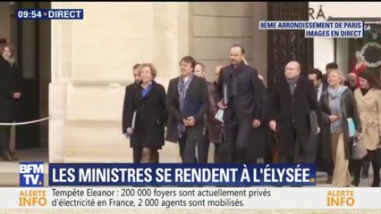 Rentrée du gouvernement : les ministres arrivent ensemble à l'Elysée