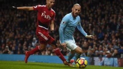 Video herunterladen: Guardiola confirms Silva is free to leave Man City squad