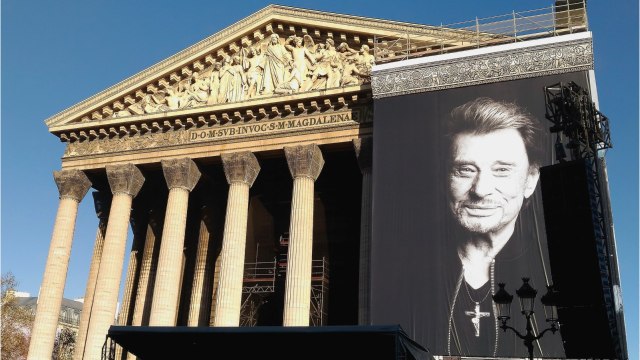 Johnny Hallyday : les fans continuent de se recueillir à la Madeleine