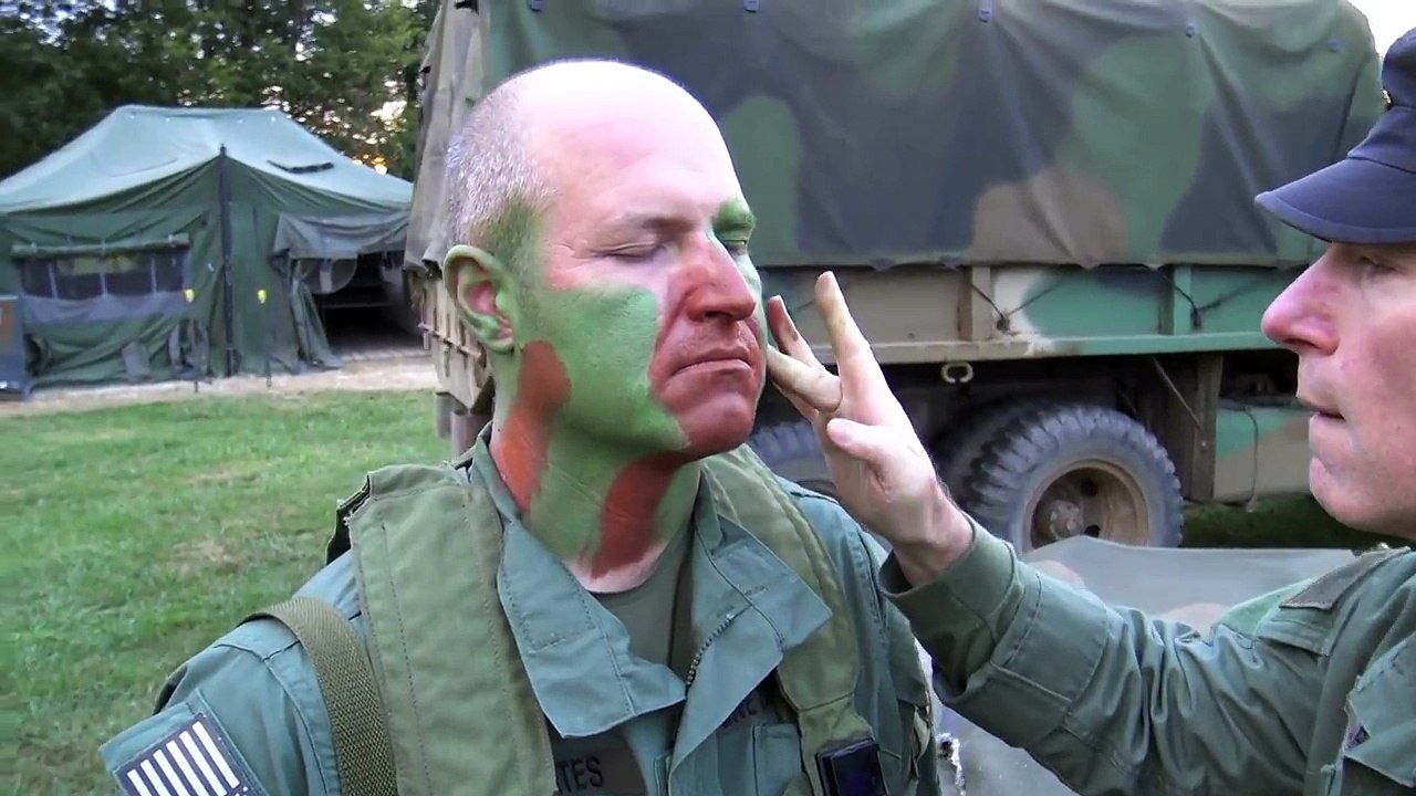 Comment réaliser le meilleur camouflage en maquillage selon l'armée Américaine !