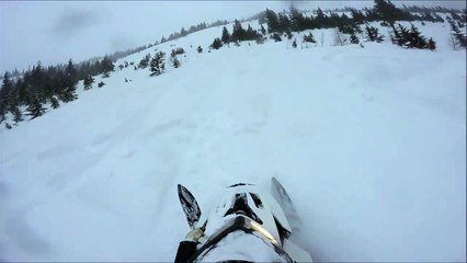 Il déclenche une avalanche avec sa motoneige