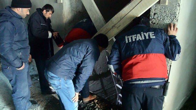 Asansör boşluğuna düşen köpeği itfaiye ekibi kurtardı - AĞRI