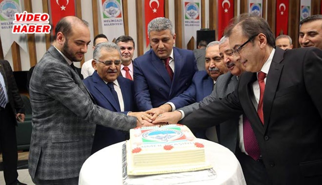 (3 Ocak 2018) MELİKGAZİ İLETİŞİM MERKEZİ 120 BİN TELEFON İLE BAŞVURUYU SONUÇLANDIRDI!