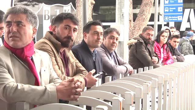Beşiktaş Kafilesine Taraftarlardan Coşkulu Karşılama