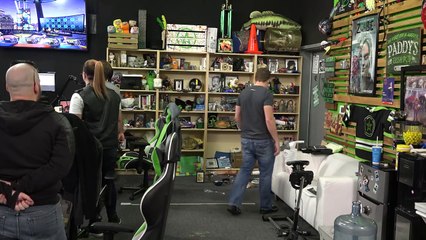 Let's Play - Trivial Pursuit - Cleaning House (Part 13)