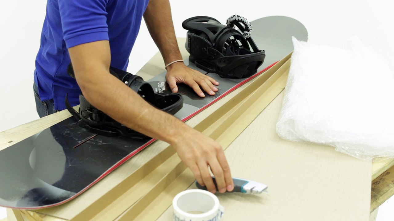 Snowboards richtig verpacken - Verpackungstutorial - Cargo International