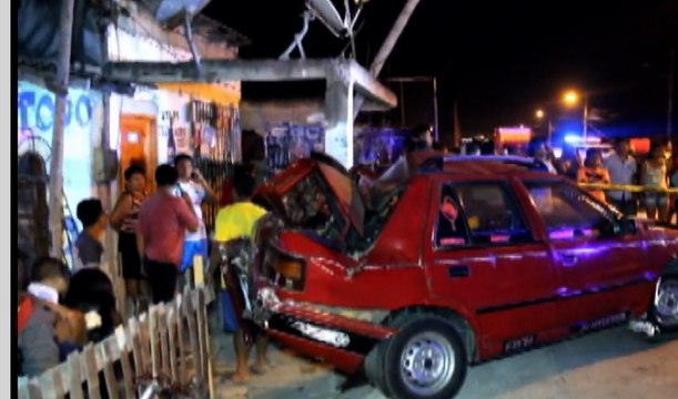 Tres vehículos involucrados en un accidente de tránsito en la provincia de Santa Elena