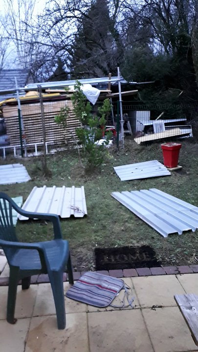 Tempête Eléanor Seloncourt Des tôles dans le jardin au petit matin