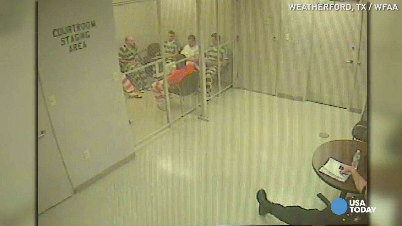 Un gardien de prison en crise cardiaque sauvé par des prisonniers qui défoncent leur cellule