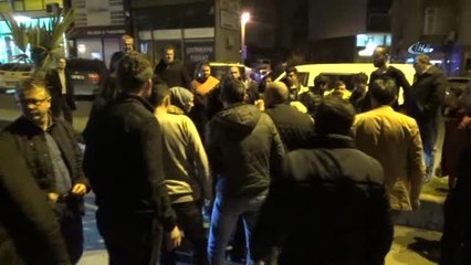 Yaralı Kızını Eve Götürmeye Kalkan Anneye Polis ve Vatandaşlar Engel Oldu