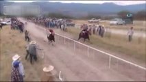 Meksika'da Yarış Atı Araca Çarptı- Atın Üzerinden Uçan Jokey Ağır Yaralandı