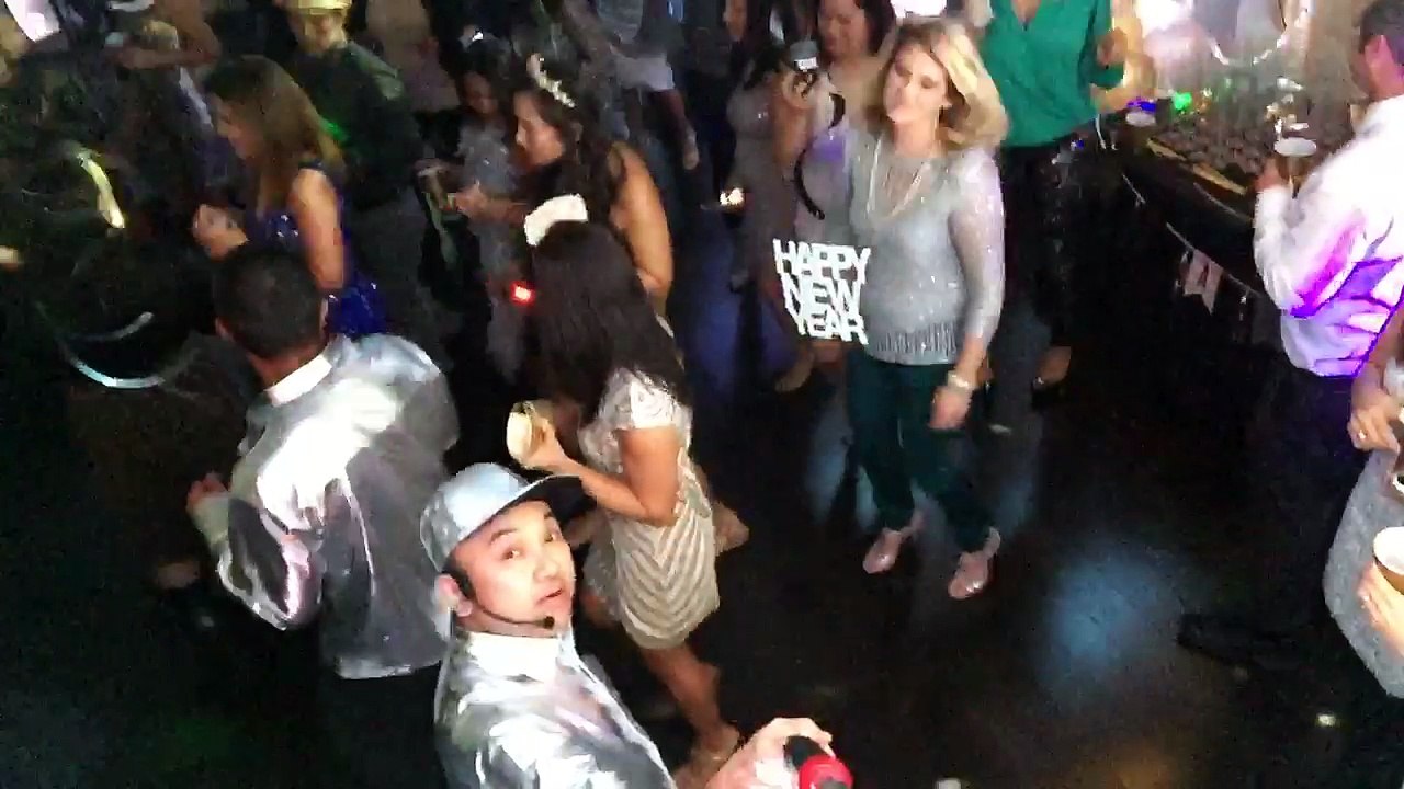 Silver and Gold New Years Eve Party! Social Media Wall: www.walls.io/y5dy5 #silvergoldnye