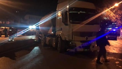 Beton Mikseri ile Hafif Ticari Araç Çarpıştı: 1 Yaralı