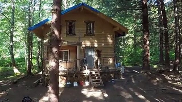 Is Bear Okay? ‘Alaskan Bush’ Star Holds Butcher Knife In Disturbing Video