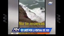 Impresionante rescate del hombre que se lanzó por la ventana del bus [VIDEO]