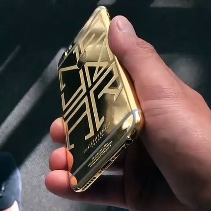 Le nouveau téléphone en or de neymar