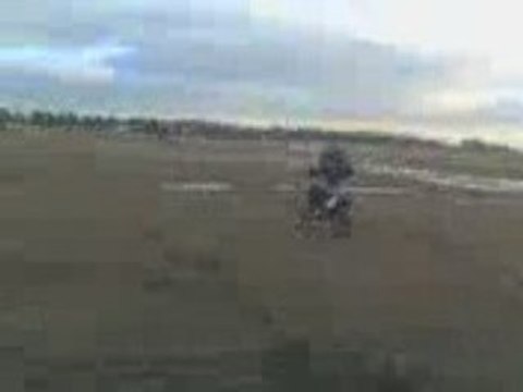 85 yz fais semblant de ne pas pilotée bien sur