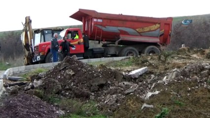 Facianın eşiğinden dönüldü...Heyelan, basketbol sahasını ortadan ikiye böldü