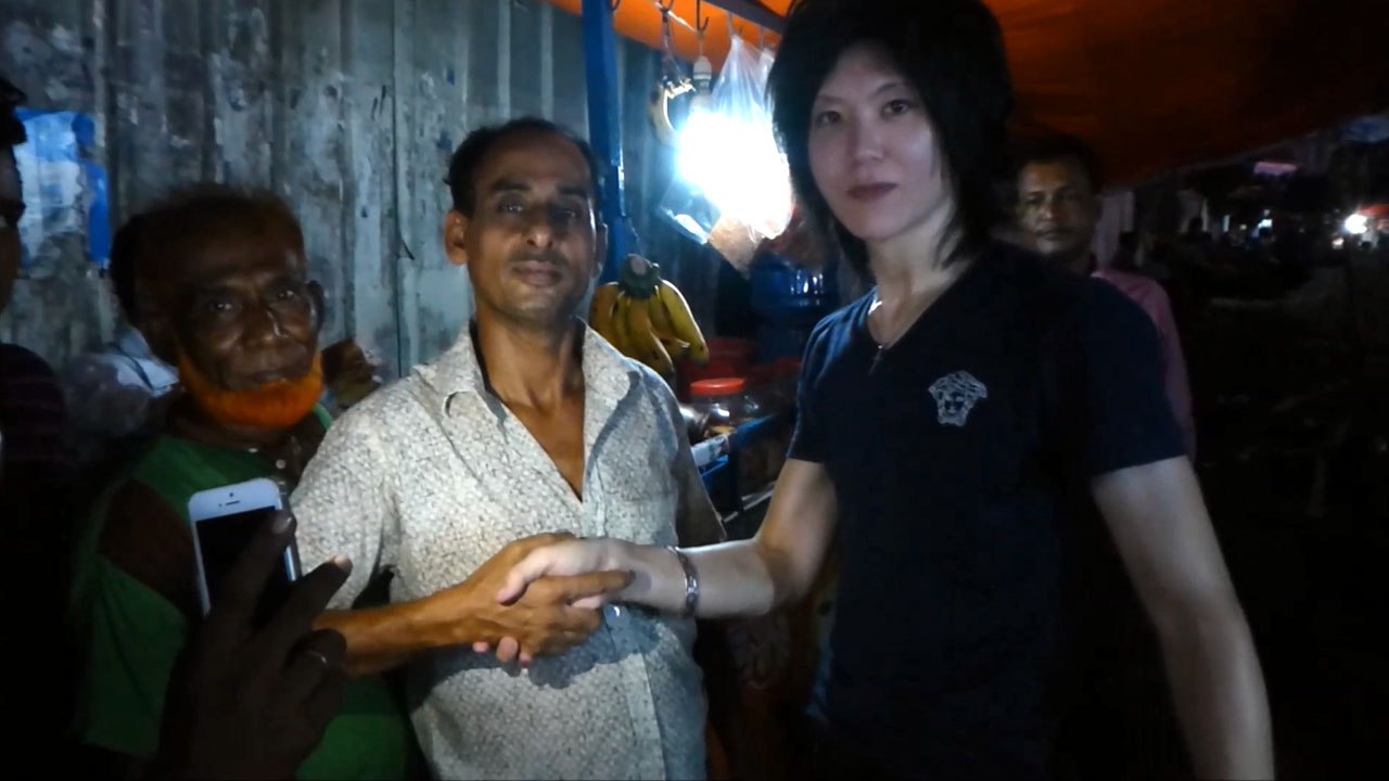 バングラデシュ旅行,Bangladesh Travel,夜のダッカでチャ―とバナナ,バングラデシュ人から奢られ