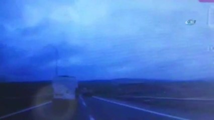 Kamyondan Uçan Karton Faciaya Neden Oluyordu