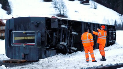 Ölümcül Fırtınalar Avrupa'da Üç Can Aldı, Trenin Raylardan Çıkmasına Neden Oldu