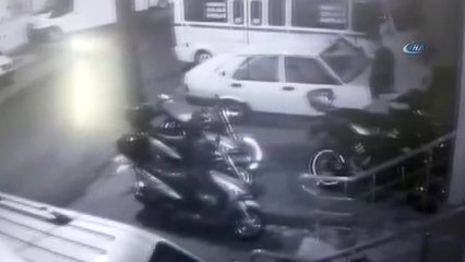 Motosikleti Bırakıp İçerisindeki Eldivenleri Böyle Çaldı