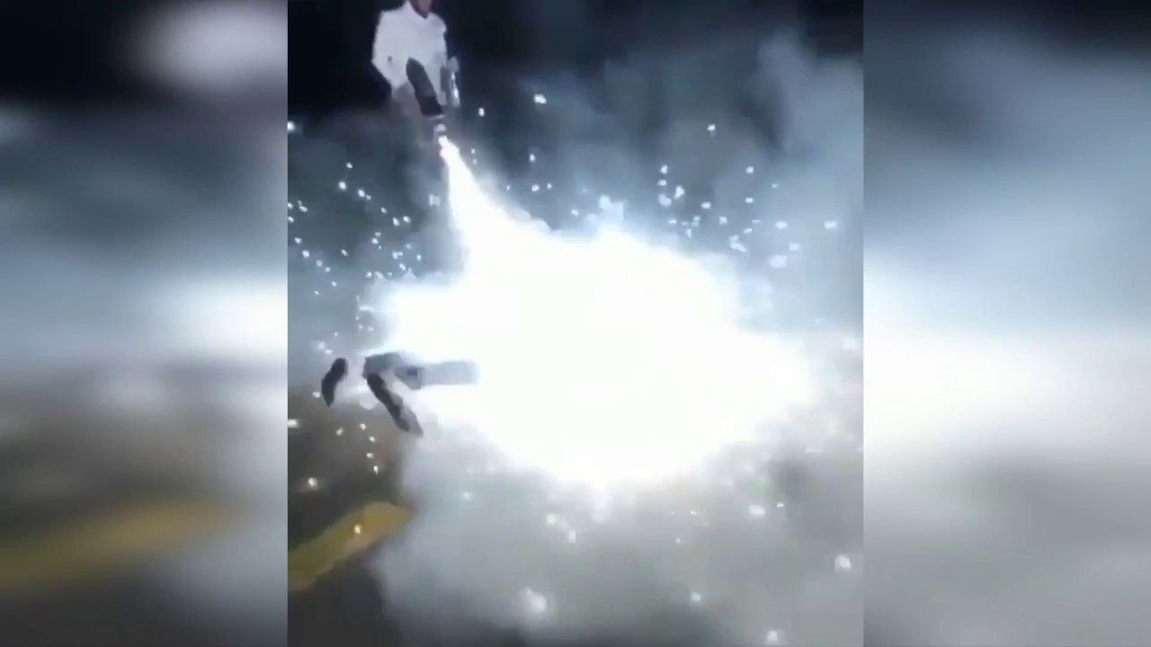 Feu d'artifice dans les fesses (Fail)