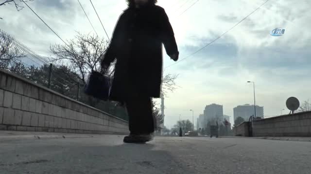 Emekli Öğretmen, Eğitime ve Öğrencilere Olan Hasretini Ücretsiz Ders Vererek Gideriyor